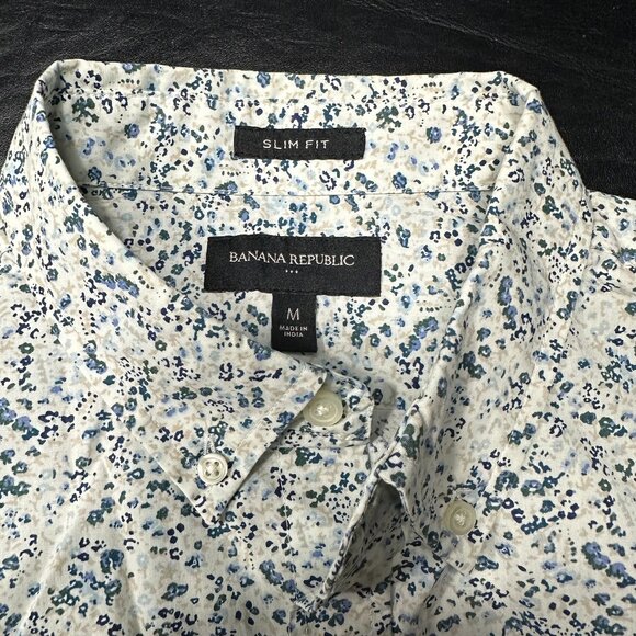 Bundle of 2 Banana Republic Slim Fit Button Downs With Pocket on Chest - Picture 6 of 6